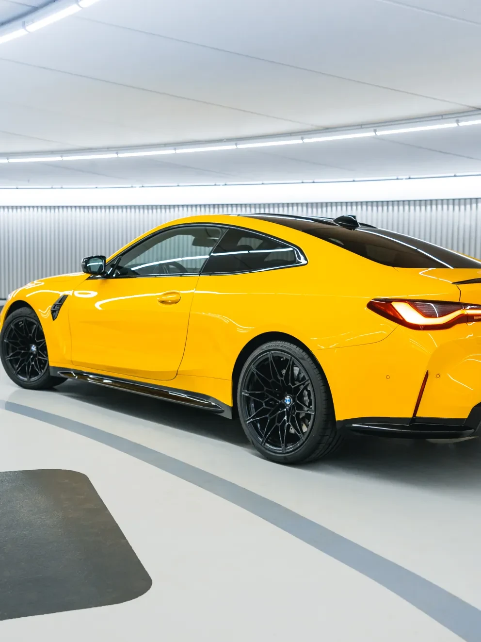BMW M4 Coupe Competition Individual Speed Yellow Speedgelb Volleder Merino Schwarz G82