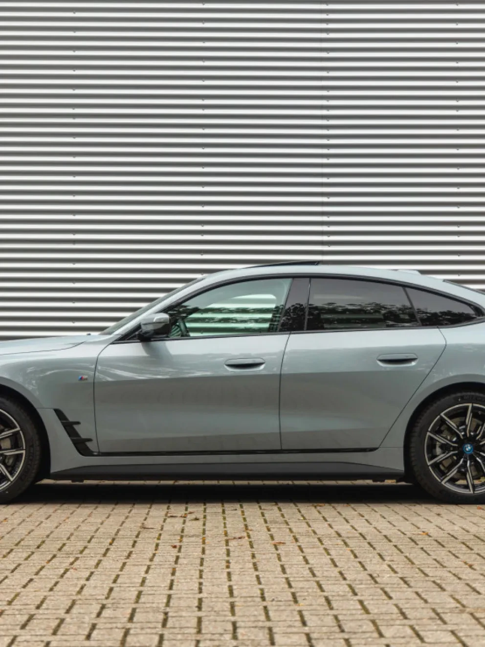 BMW i4 eDrive40 - Brooklyn Grey Metallic 2