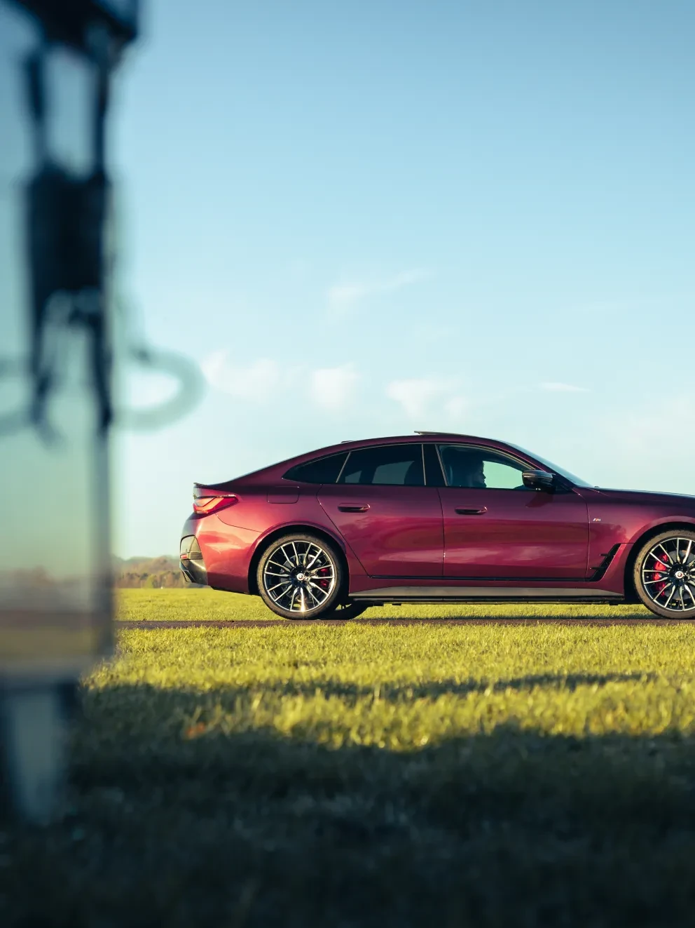 BMW i4 M50 Individual Wildberry Metallic G26 BMW Individual Volllederausstattung Schwarz Electric