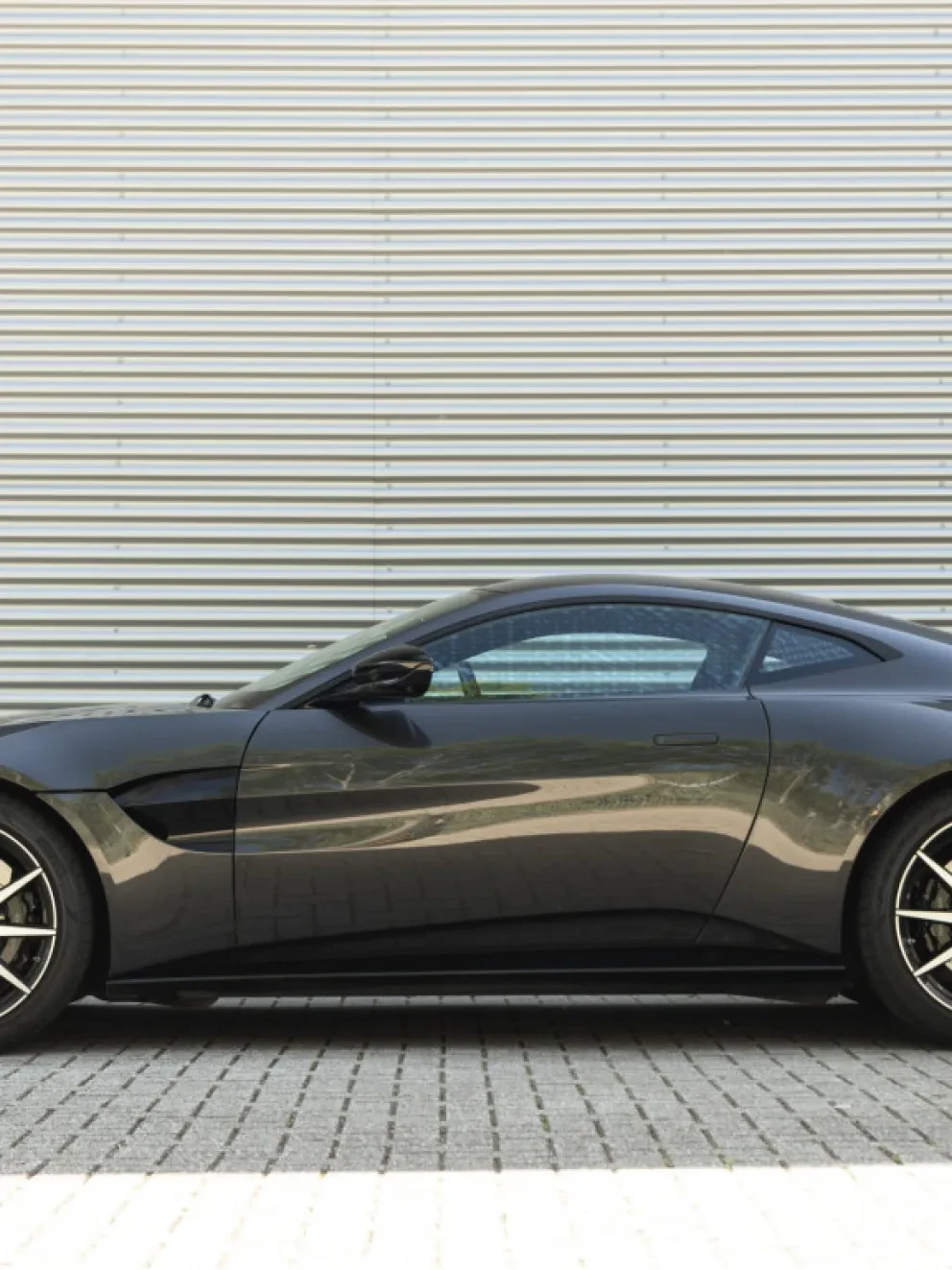 Aston Martin Vantage 4.0 V8 Quantum Silver metallic