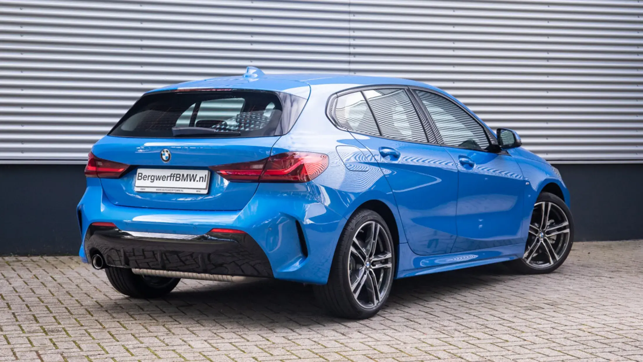 BMW 118i Minsano Blau Hatchback F40 M Sport Harman Kardon 2020 Bergwerff