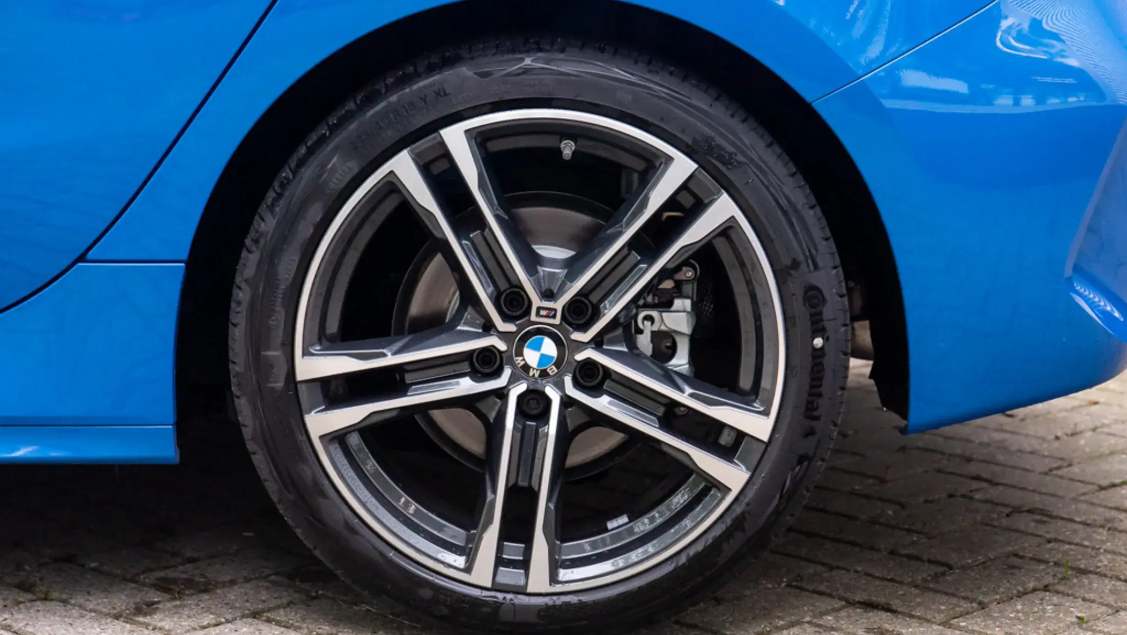 BMW 118i Minsano Blau Hatchback F40 M Sport Harman Kardon 2020 Bergwerff