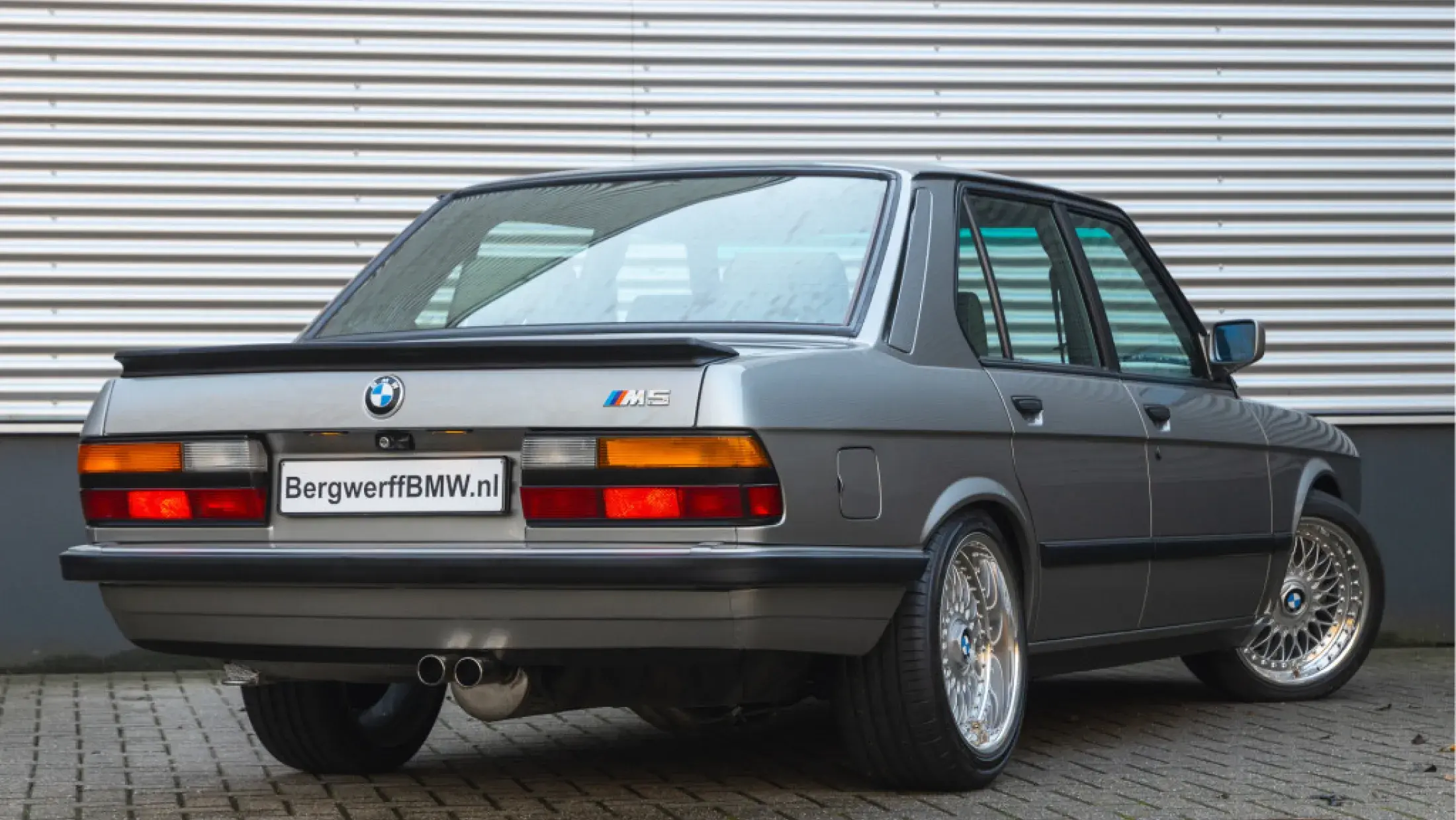 BMW M5 E28 Voll Restauratie Lachssilber Anthrazit buffalo leder interieur