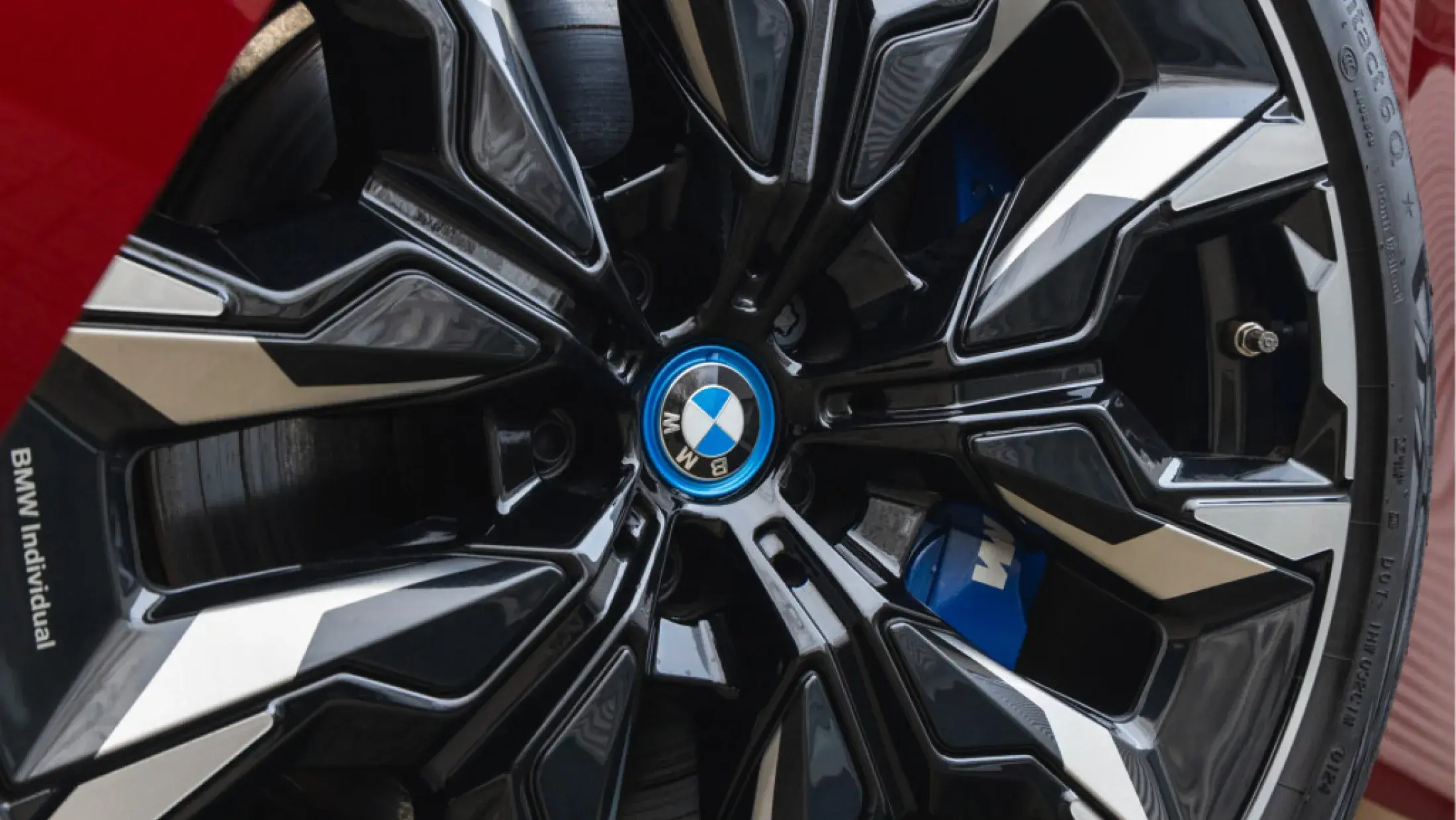 BMW i5 Touring M60 G61 Fire Rot metallic