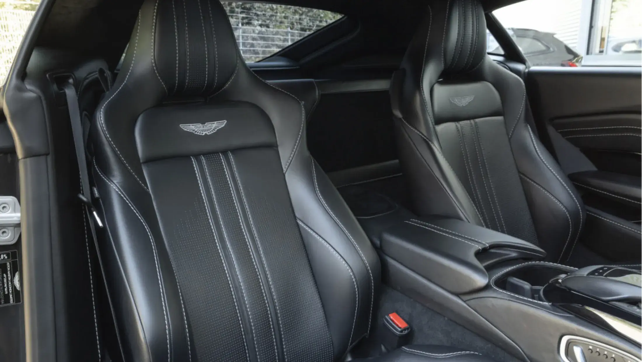Aston Martin Vantage 4.0 V8 Quantum Silver metallic