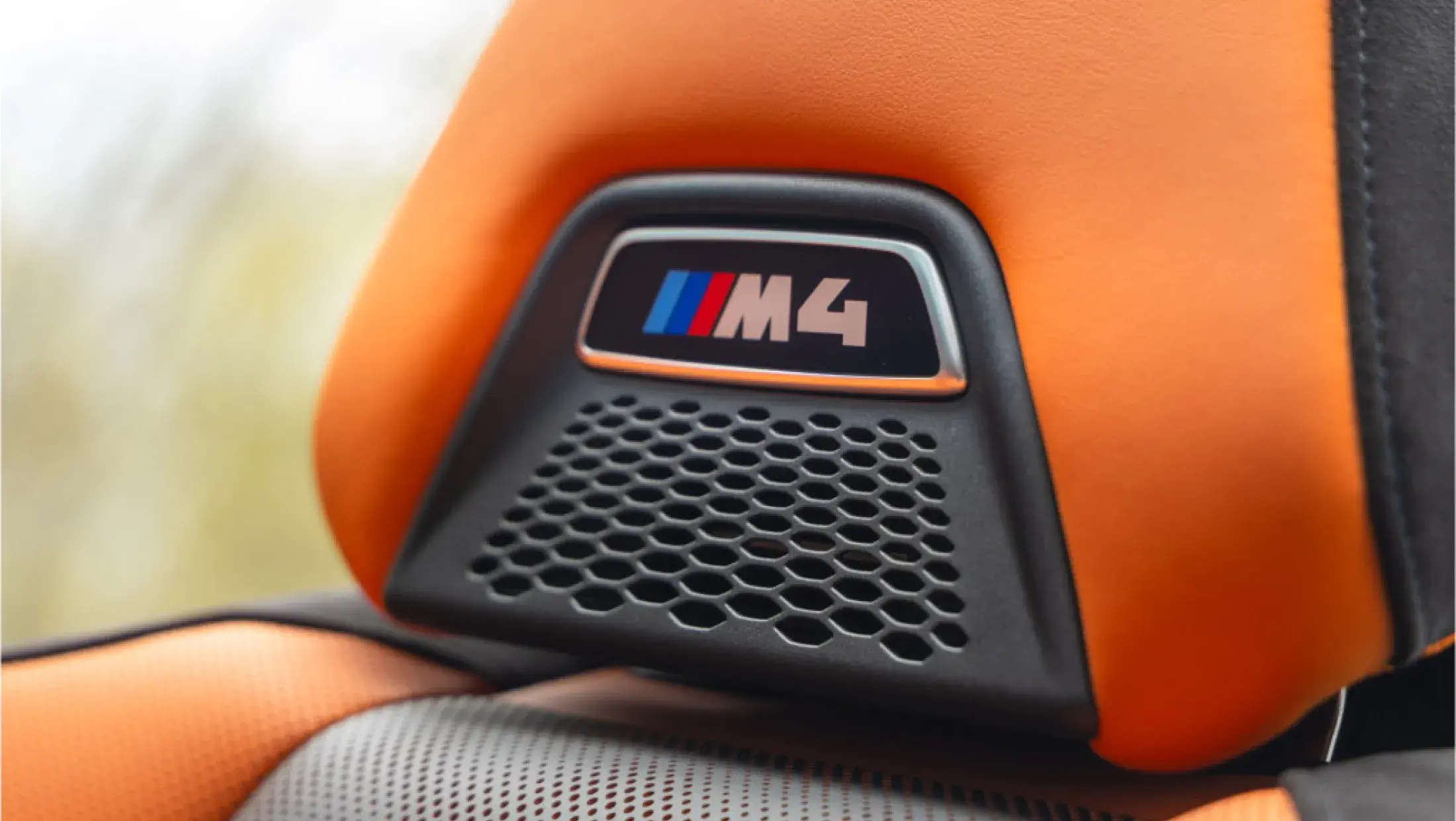 BMW M4 Cabrio xDrive Competition Portimao Blau Metallic Individual volleder Merino Kyalami Orange Schwarz
