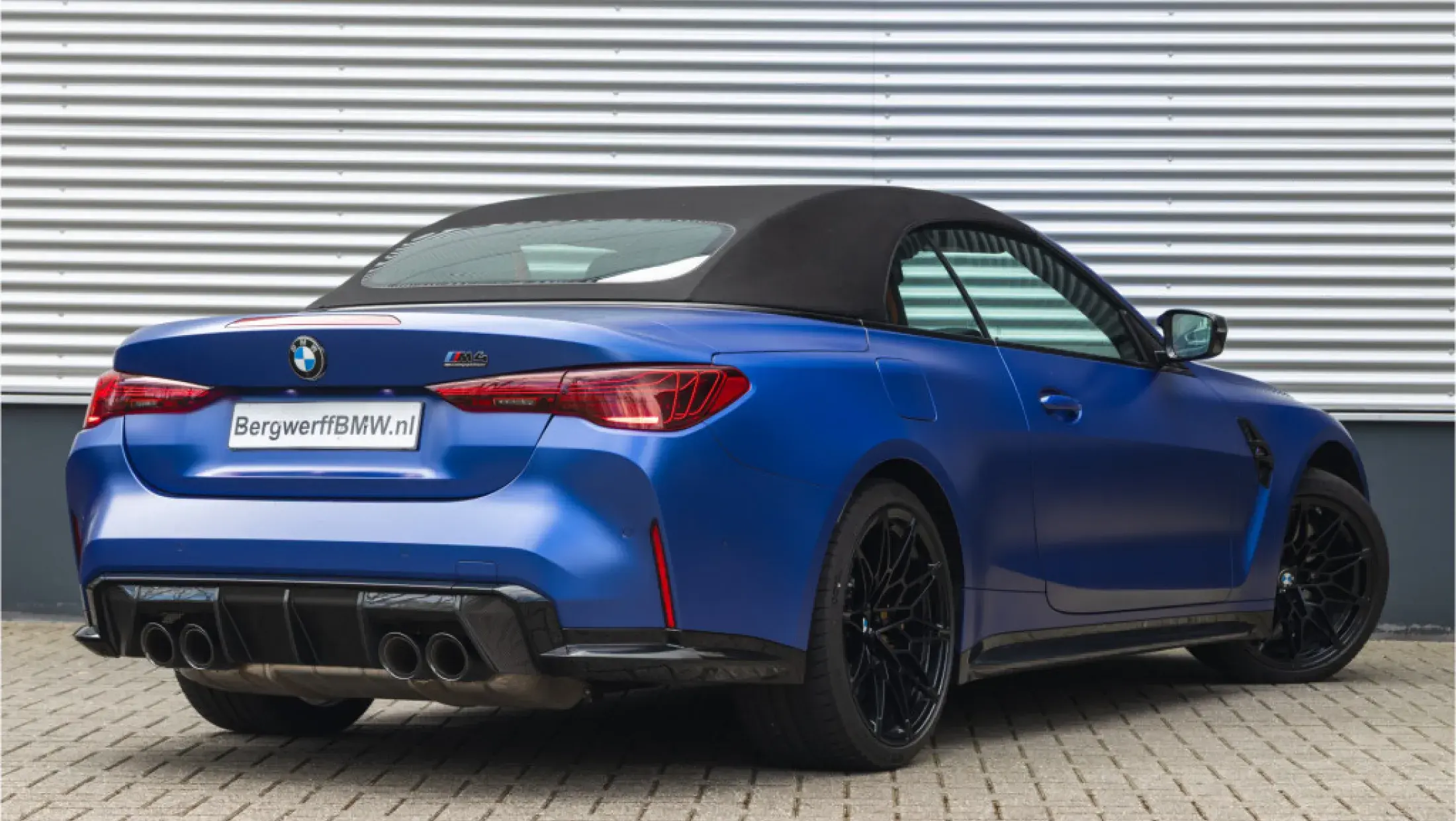 BMW M4 Cabrio xDrive Competition Portimao Blau Metallic Individual volleder Merino Kyalami Orange Schwarz