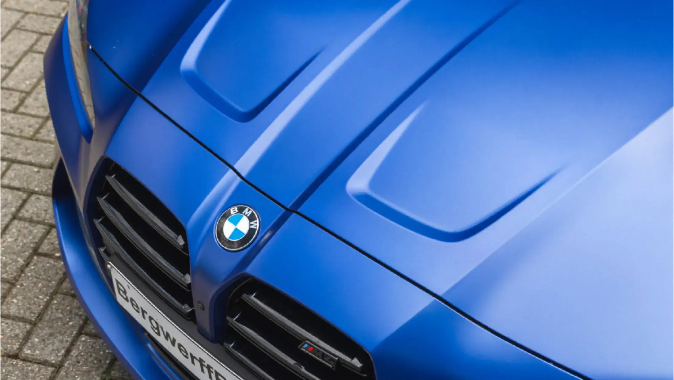 BMW M4 Cabrio xDrive Competition Portimao Blau Metallic Individual volleder Merino Kyalami Orange Schwarz