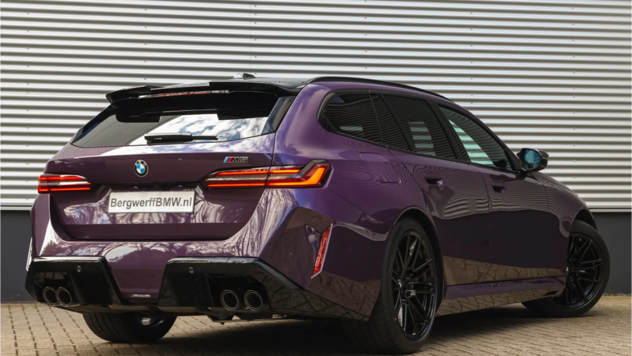 BMW M5 Touring Individual Daytonaviolett leder Meriono Silverstone Schwarz G99