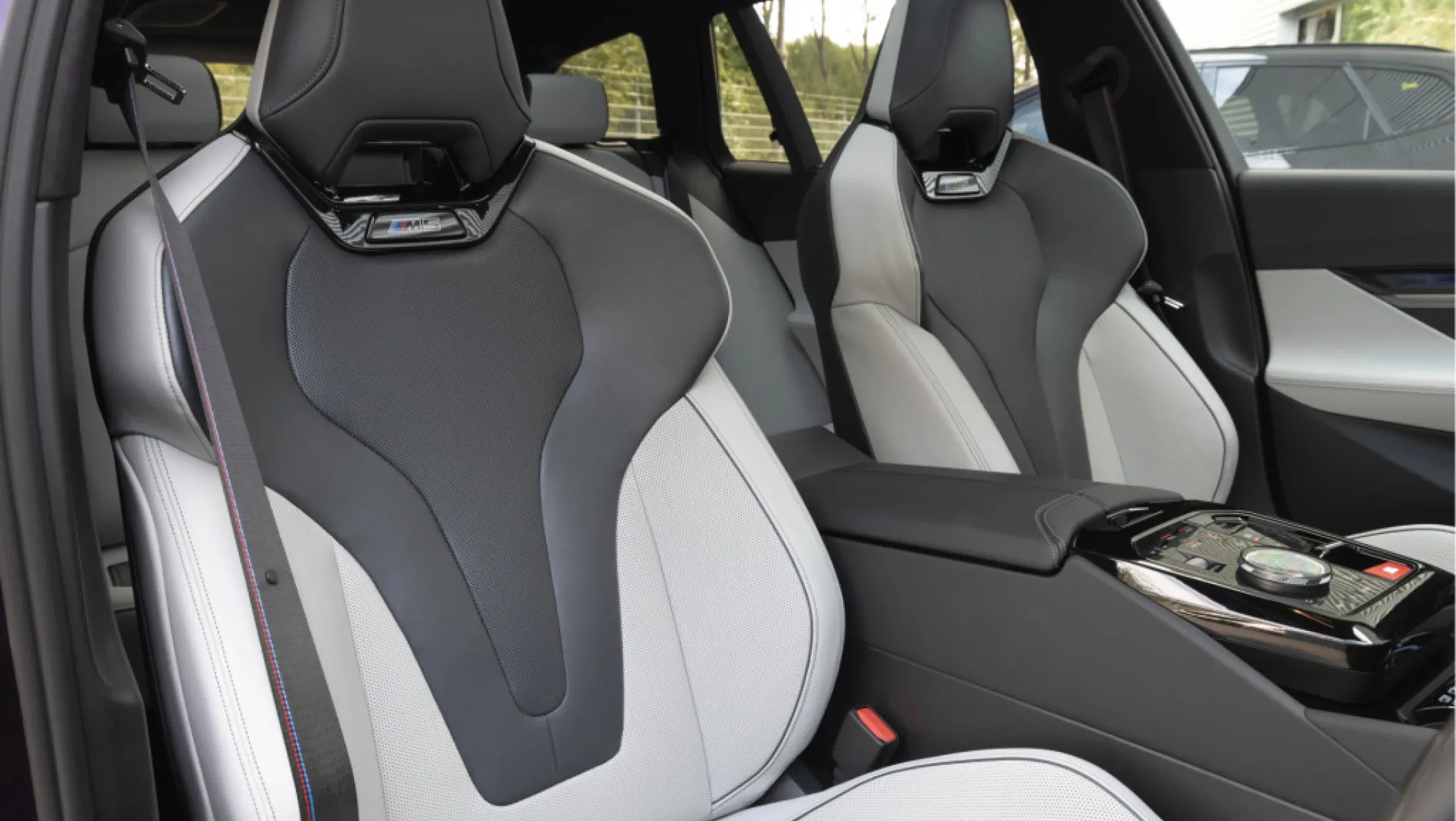 BMW M5 Touring Individual Daytonaviolett leder Meriono Silverstone Schwarz G99