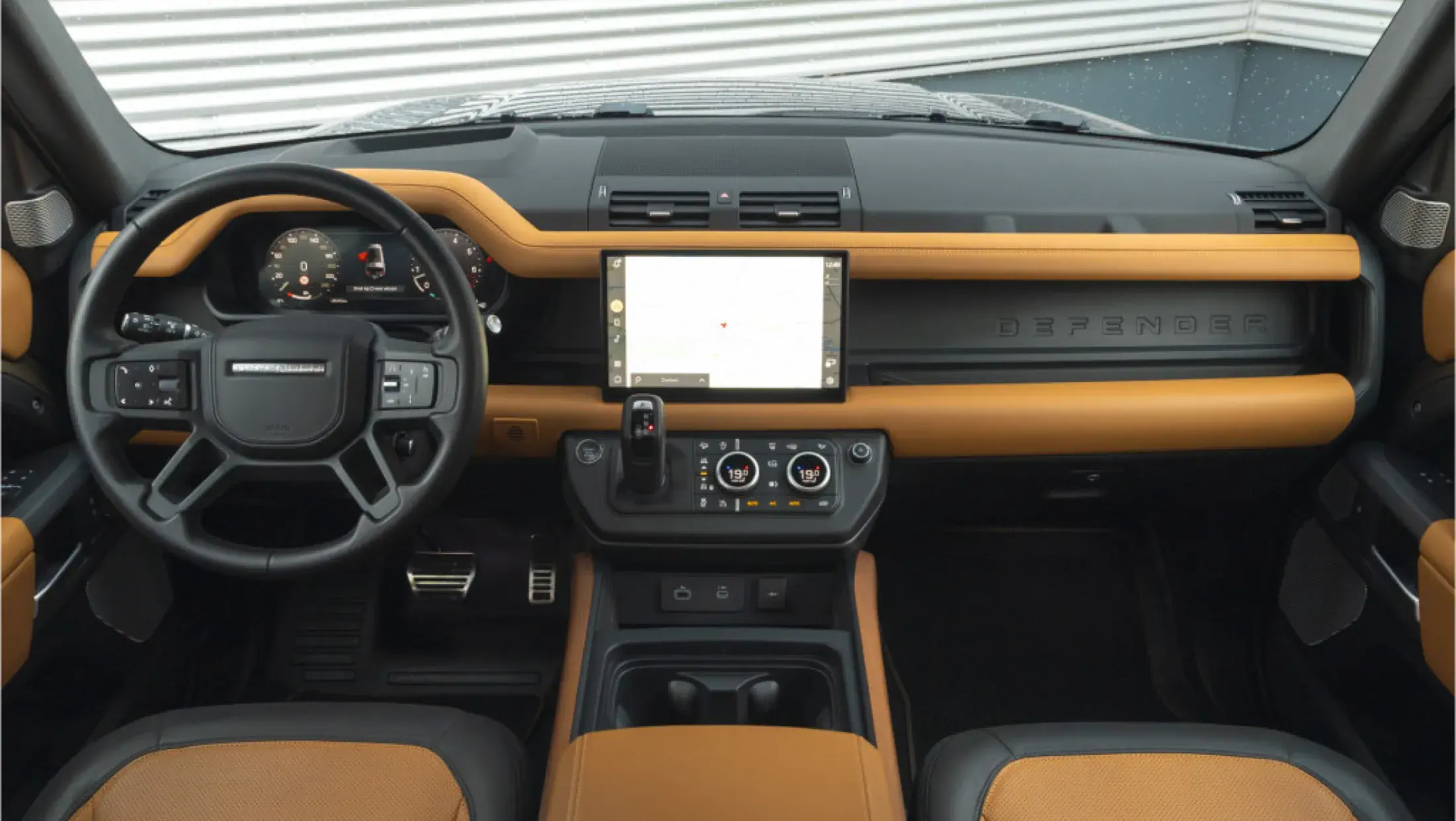 Land Rover Defender 130 P400 Gondwana Stone metallic