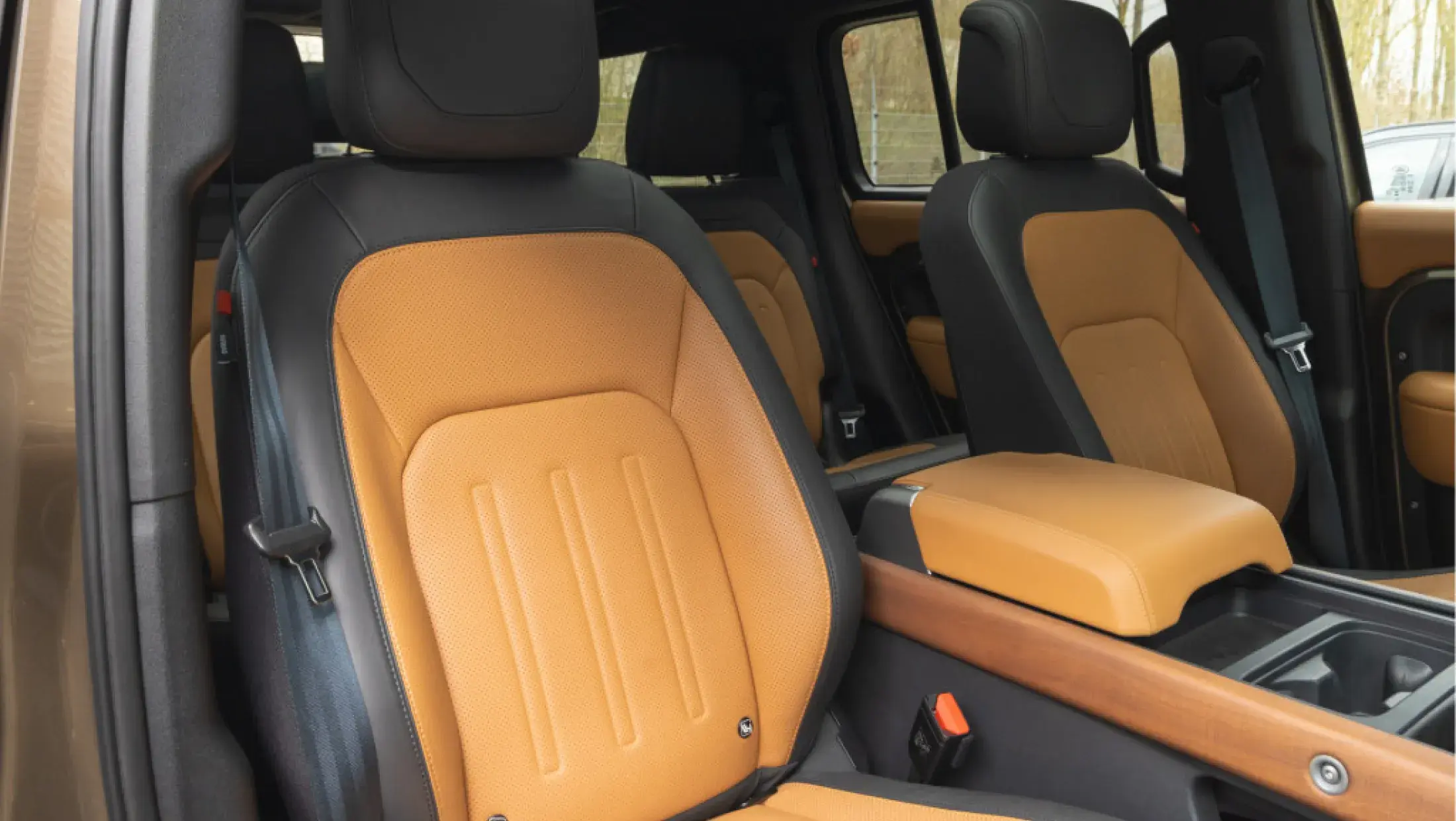 Land Rover Defender 130 P400 Gondwana Stone metallic