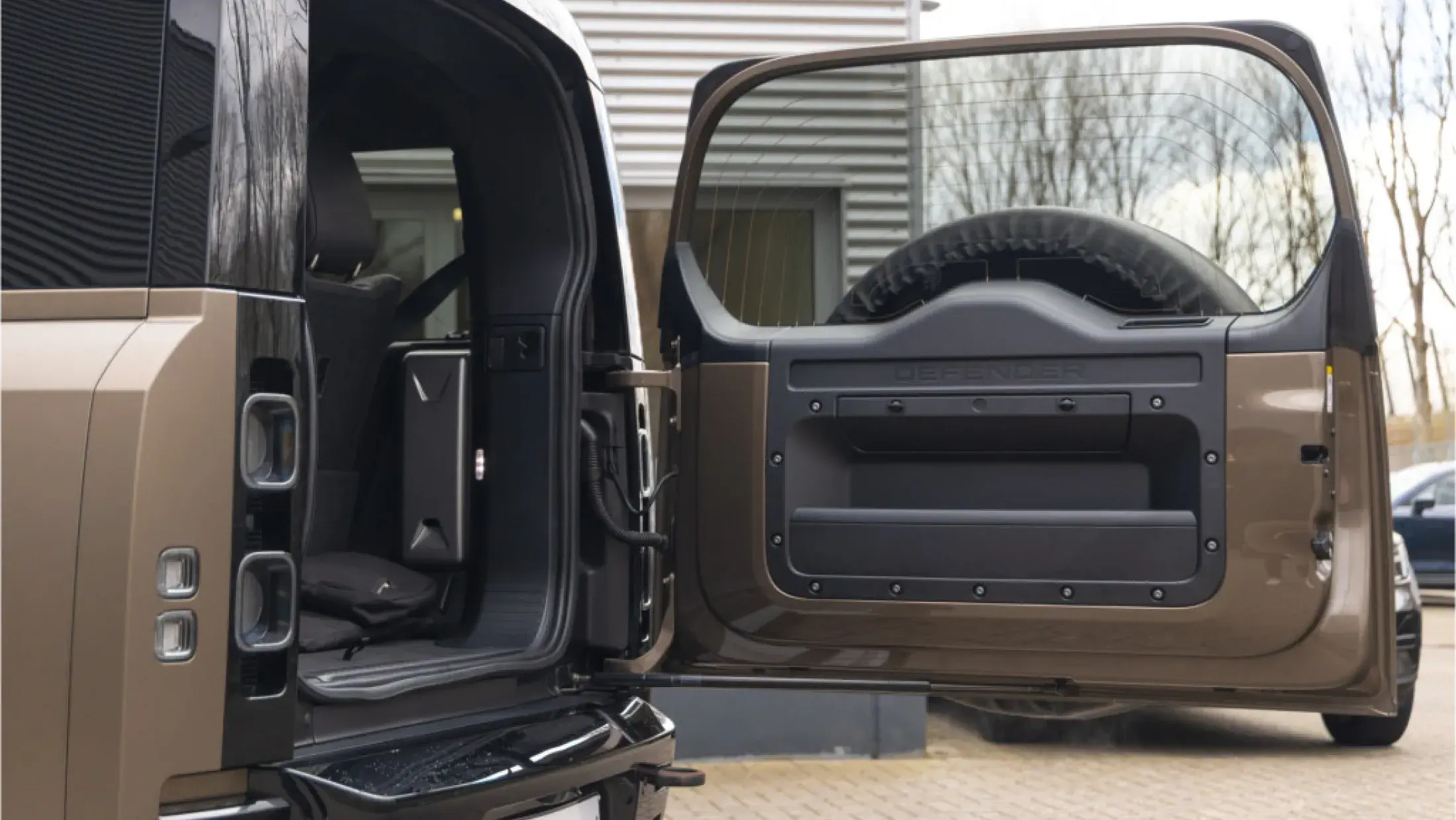 Land Rover Defender 130 P400 Gondwana Stone metallic