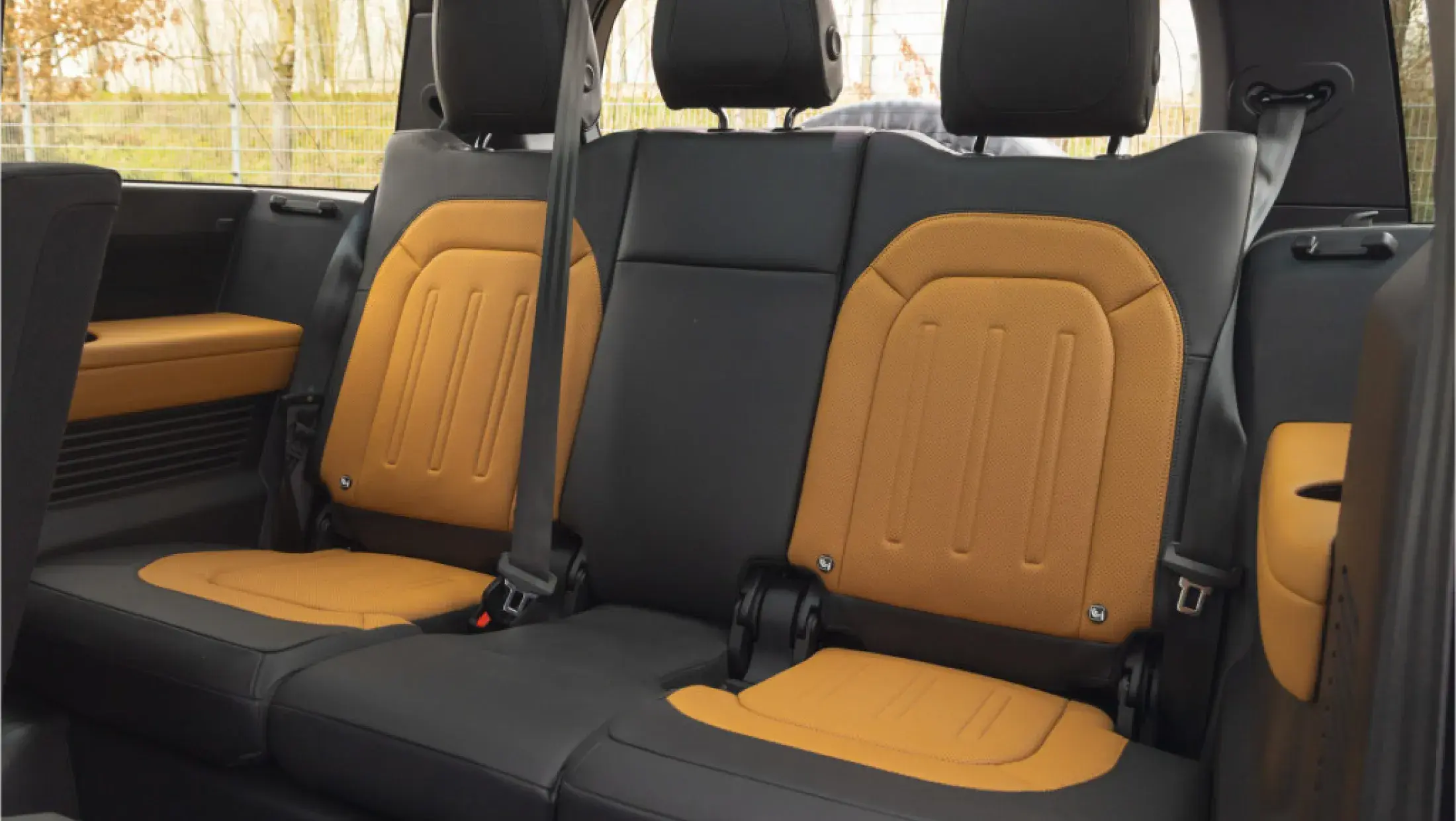 Land Rover Defender 130 P400 Gondwana Stone metallic