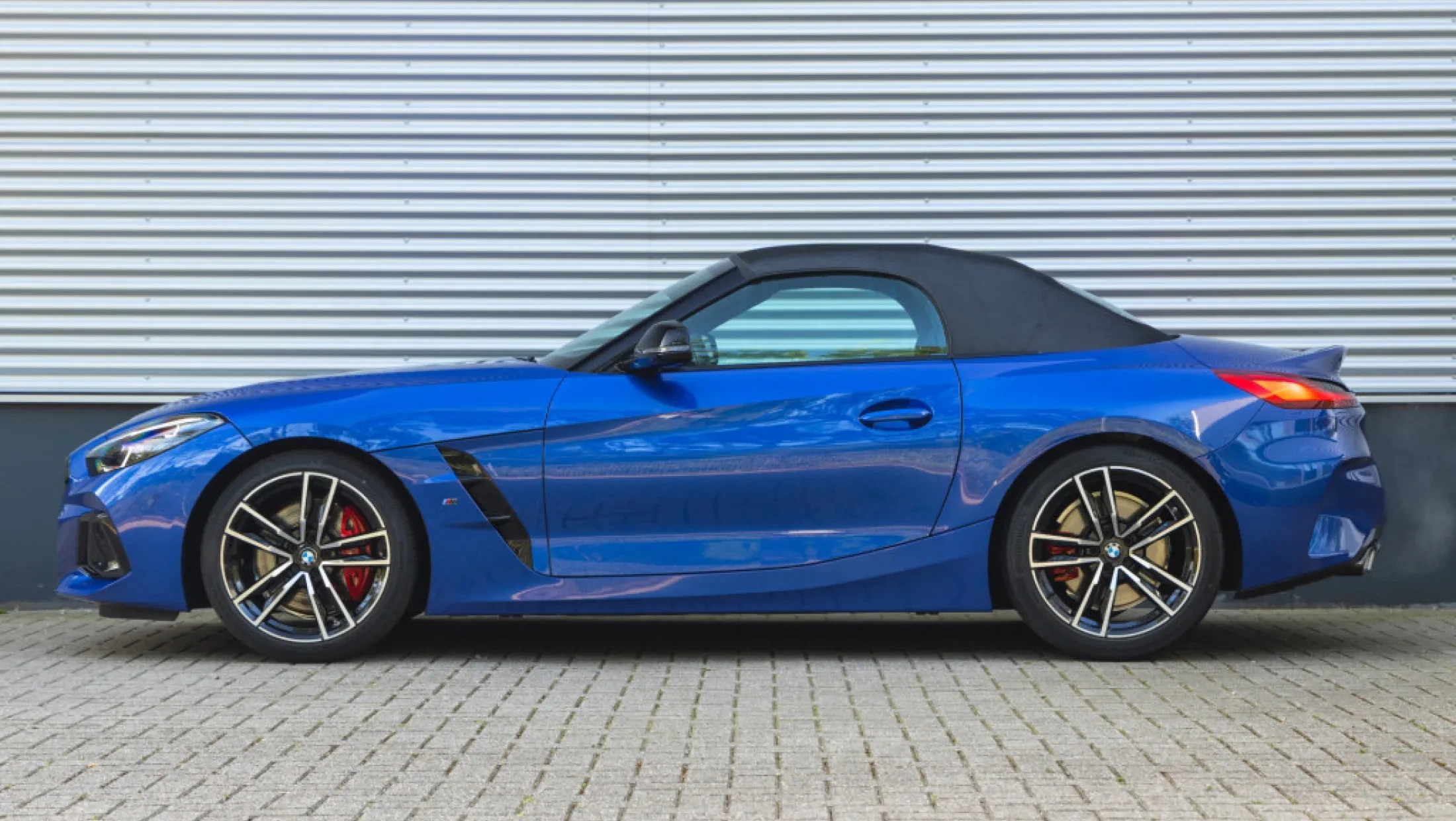 BMW Z4 Roadster M40i Manual Portimao Blau