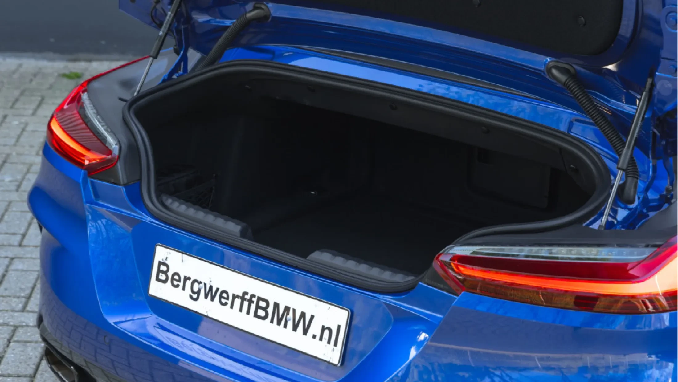 BMW Z4 Roadster M40i Manual Portimao Blau