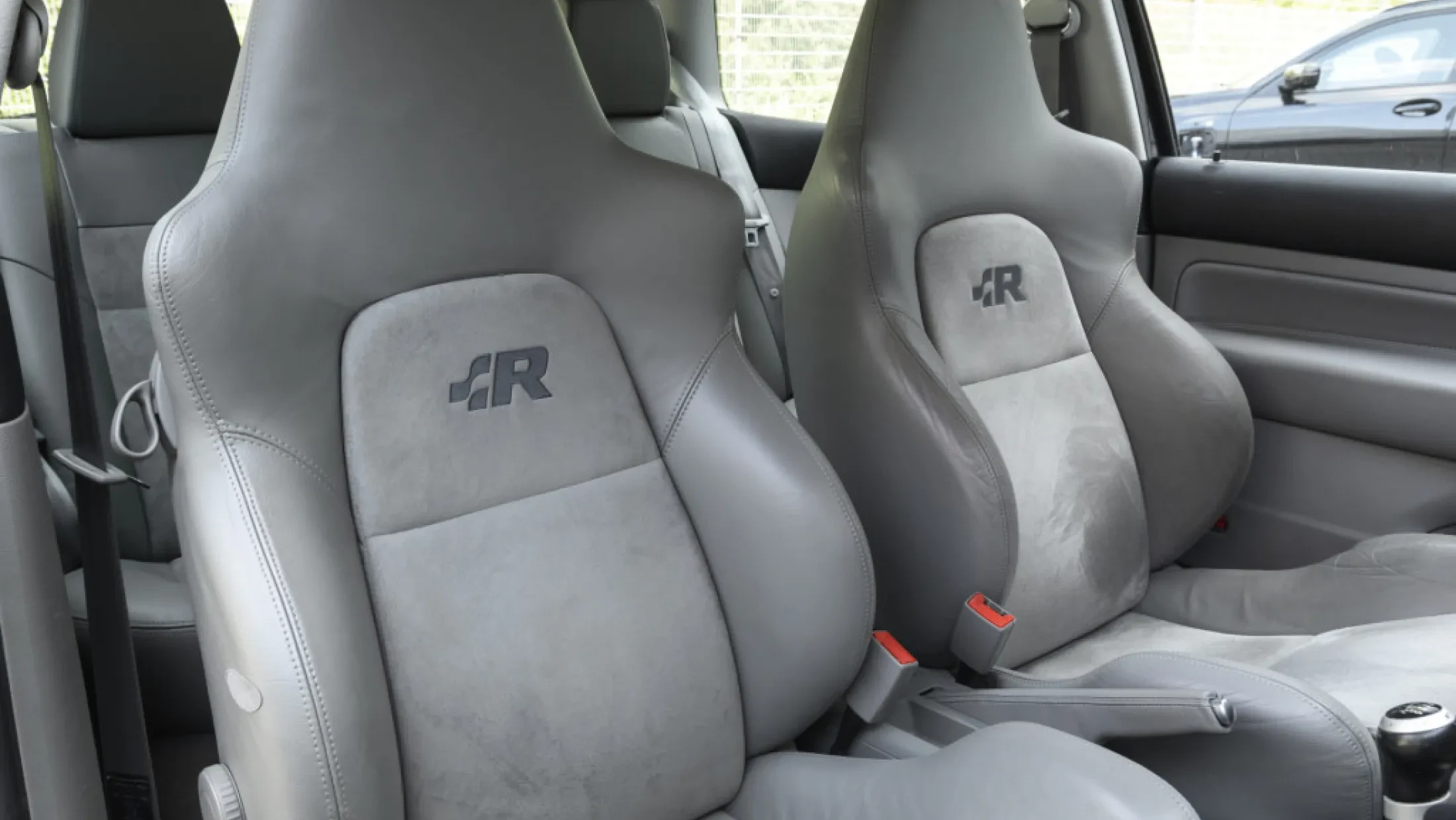 Volkswagen Golf 3.2 V6 R32 4Motion